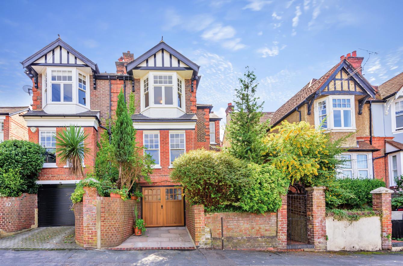 Wodeland Avenue, Guildford Collins Guildford